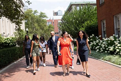 Community Leaders Visit Columbia S Flourishing Double Discovery Center