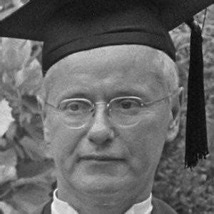 Robert K Merton Bio Facts Family Famous Birthdays Robert K Merton Bio Facts Family Famous Birthdays